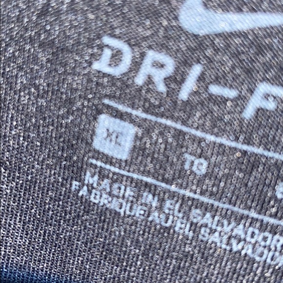 black nike shirt - Picture 1 of 3